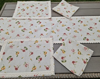 Juego de manteles individuales rústicos con flores: borde de encaje vintage, decoración de mesa rústica