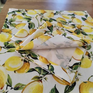 Set di tovaglioli di stoffa al limone, 100% cotone morbido, scelta di dimensioni, apparecchiatura da tavola con limoni gialli, tovaglioli da cena riutilizzabili agli agrumi ecologici