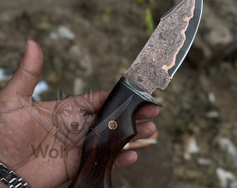 Cuchillo de caza artesanal de acero de Damasco, mango de palo de rosa, funda de cuero