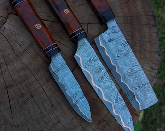 Juego de cuchillos de chef de acero de Damasco hechos a mano, con diseño ondulado de cobre, mango de resina y funda de cuero.