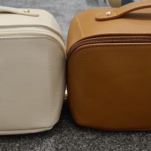 Travel cosmetic bag