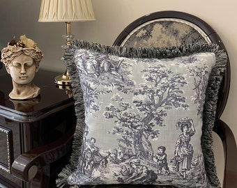 Toile de Jouy Kissenbezug mit Quasten, Kissen im französischen Landhausstil