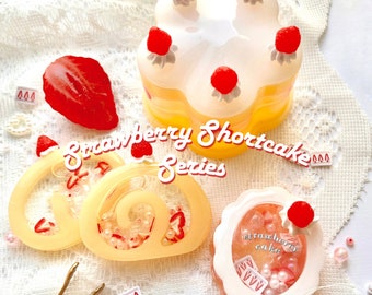 Custom cute Strawberry Cake Resin Shaker Storage Case set (handmade, keyring, keychain, bag charm, K-pop, pink, container, personalisation)