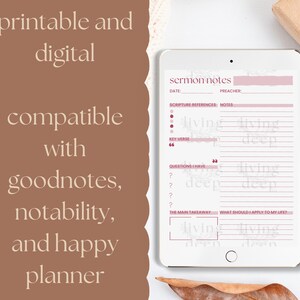 Puede incluir: Una plantilla digital de notas de serm&oacute;n en una tableta, con un dise&ntilde;o rosa y blanco. La plantilla incluye secciones para referencias b&iacute;blicas, notas, vers&iacute;culos clave y preguntas. El texto en la imagen dice "compatible con goodnotes, notability y happy planner."
