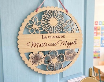 Plaque de porte maîtresse personnalisée en bois | Décoration classe école | Cadeau maîtresse fin d’année | Pancarte bois fleurie enseignant
