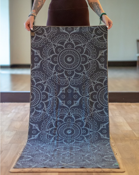 Non-slip Yoga Towel/ Eco-friendly Yoga Mat Cover Made From Recycled  Microfiber/ in a Gift Box of 2 