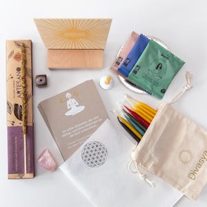 Geschenkset Achtsamkeit & Mindfulness: 20-Minuten-Kerzen, Affirmationskarten, Kartenhalter, Räucherstäbchen, Tee I Meditation I Geschenkbox