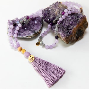 Edle Mala Kette 108 Perlen / Amethyst & Mondstein / Affirmationskarten und vergoldete Details / Yoga Schmuck