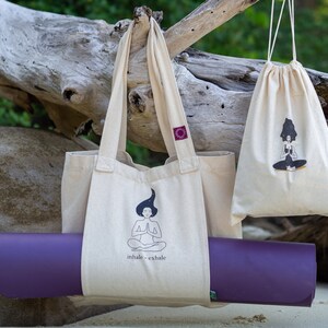 Wunderschöne Yogatasche aus 100% feste Biobaumwolle mit Einschub für Yogamatte. In vielen Designs erhältlich!Passender süßer Wäschebeutel inklusive.