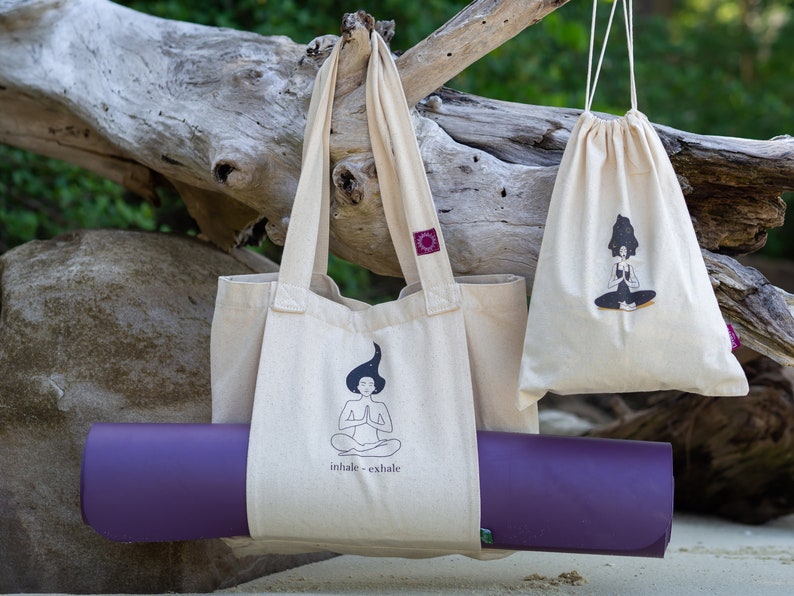 Wunderschöne Yogatasche aus 100% feste Biobaumwolle mit Einschub für Yogamatte. In vielen Designs erhältlich!Passender süßer Wäschebeutel inklusive.