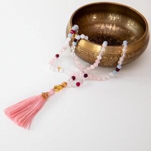 Zarte Mala Kette 108 Perlen aus Rosenquarz, Angelite & Mondstein / mit Affirmationskarten/ Glücksbringer Liebe / Yoga Geschenk