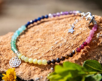 Filigranes 7 Chakra Armband | aus Natursteinen | mit Lebensblume Anhänger