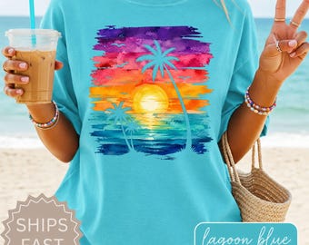 Camiseta retro con atardecer en la playa, camiseta de vacaciones con palmeras, camiseta gráfica de verano con acuarela colorida