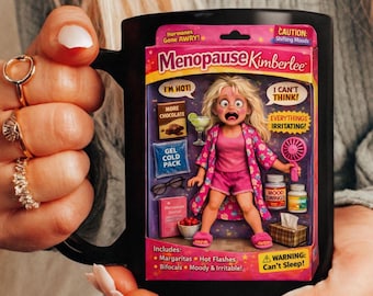 Lustige Menopause Becher, Perimenopause Humor Kaffeetasse, personalisierte Name schwarze Keramik Kaffeetasse, Midlife Geschenk für Frauen, Hot Flash Scherzbecher