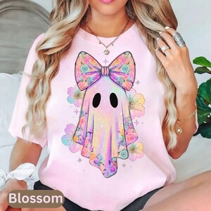 Floral Ghost T-Shirt, Pastel Coquette Halloween Comfort Colors Tee, Cute Spooky Season Shirt, Kawaii Fall Aesthetic Graphic Top