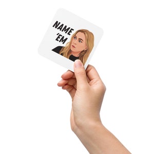 Puede incluir: Tarjeta blanca con el texto "NAME 'EM" y una imagen de dibujos animados de una mujer con cabello rubio.