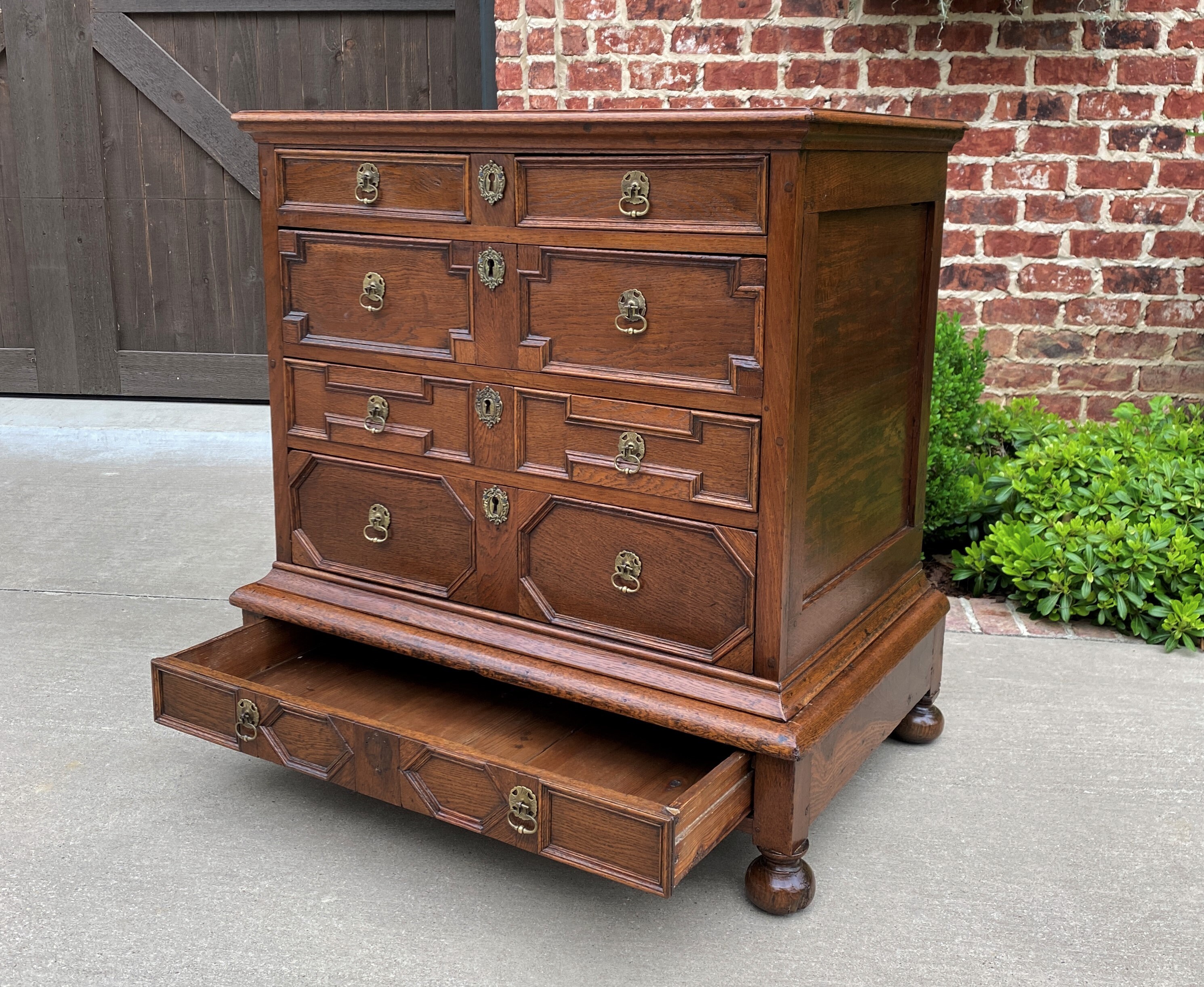 New Classic Emilie 7 Drawer Chest in English Tudor