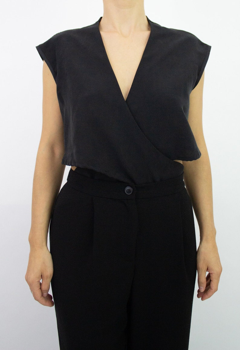 Draka Reversible Front Tie Crop Top, Versatile Blouse With Front Pockets, Sustainable Minimalist Crossover Top, Sleeveless Timeless Blouse image 4