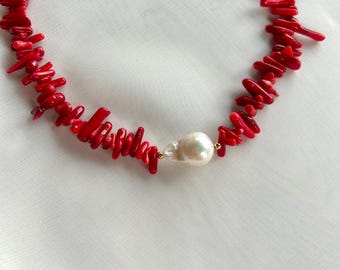 Collana di corallo rosso/Con perle/Perle d'acqua dolce/Perle barocche/Gioielli croati/Collana estiva