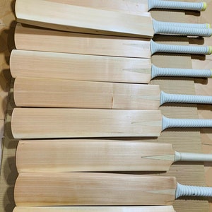Cricket bat Serbian Willow professional Cricket Bat,Double Pressed, Light weight, Hard Hitting, Ready to Play, Oiled and Knocked
