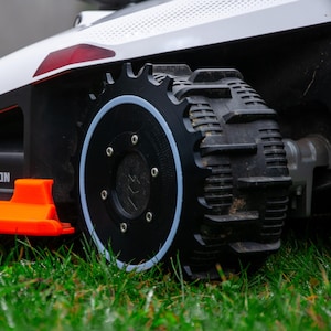 Cubreruedas con clavos para Mammotion Luba 1/2/2X/3/Mini/Mini 2: mayor agarre y tracción - Accesorios Mammotion + llavero de regalo