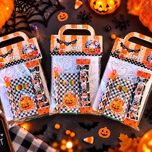 Personalisierte Halloween-Geschenktüten für Kinder | Vorgefülltes Geschenkset für Süßes oder Saures