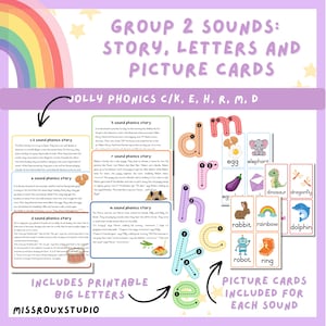 Może przedstawiać: Plakat edukacyjny z tekstem „GROUP 2 SOUNDS: STORY, LETTERS AND PICTURE CARDS”. Zawiera litery, historie i karty obrazkowe Jolly Phonics. Zawiera kolorowe ilustracje przedmiotów i słów.