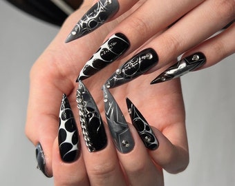 Aura Black Press on Nails Art