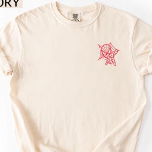 Pocket Size Red Spiderman Tee, Spider-Man Tshirt, Minimal Spiderman Shirt, DTF Print, Cotton Material, Fast Delivery Bild 1