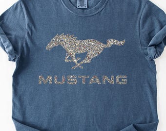Camiseta Ford Mustang con mosaico colorido Comfort Colors®, camiseta con estampado de caballo estilo confeti