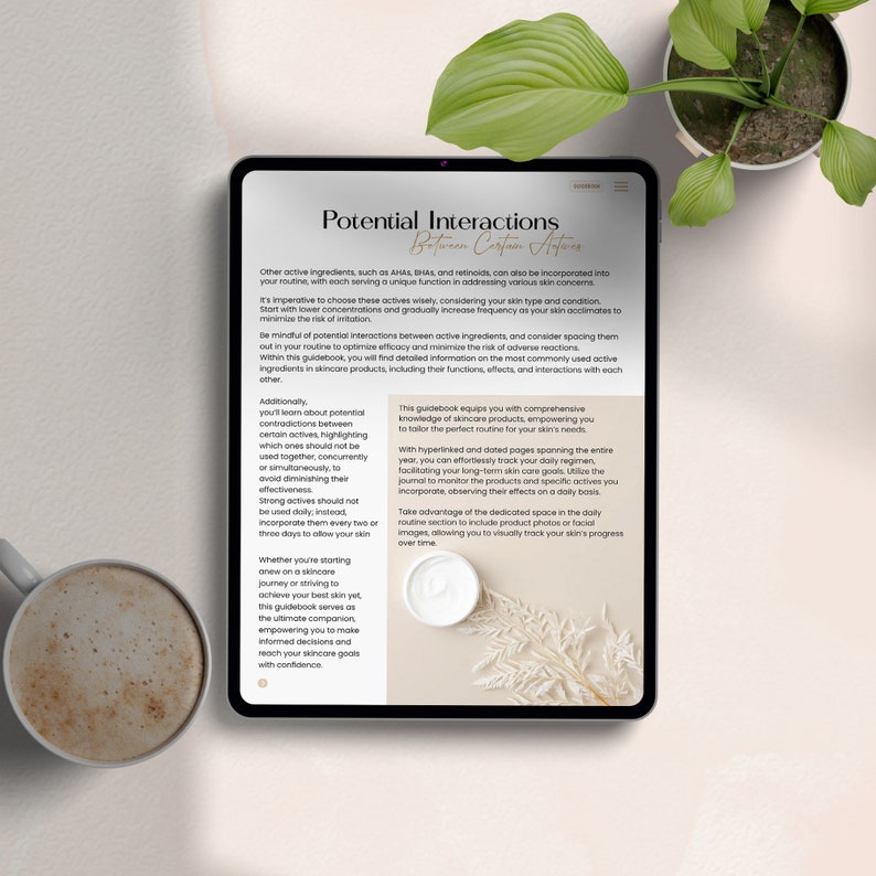 Op de afbeelding: Een close-up van een tabletscherm waarop een gids voor huidverzorging wordt weergegeven. De tekst op het scherm luidt "Potential Interactions Between Certain Actives". De gids geeft informatie over het gebruik van actieve ingredi&euml;nten in huidverzorgingsproducten, inclusief hun functies, effecten en interacties met elkaar.