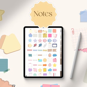 K&ouml;nnte beinhalten: Ein digitales Tablet, auf dem verschiedene bunte digitale Haftnotizen und Notizvorlagen angezeigt werden. Das Tablet ist von verschiedenen physischen Haftnotizen und Notizbl&ouml;cken umgeben, darunter ein rosa Notizblock mit Zacken, ein blauer Notizblock mit Linien und ein gelber Notizblock in Sternform.