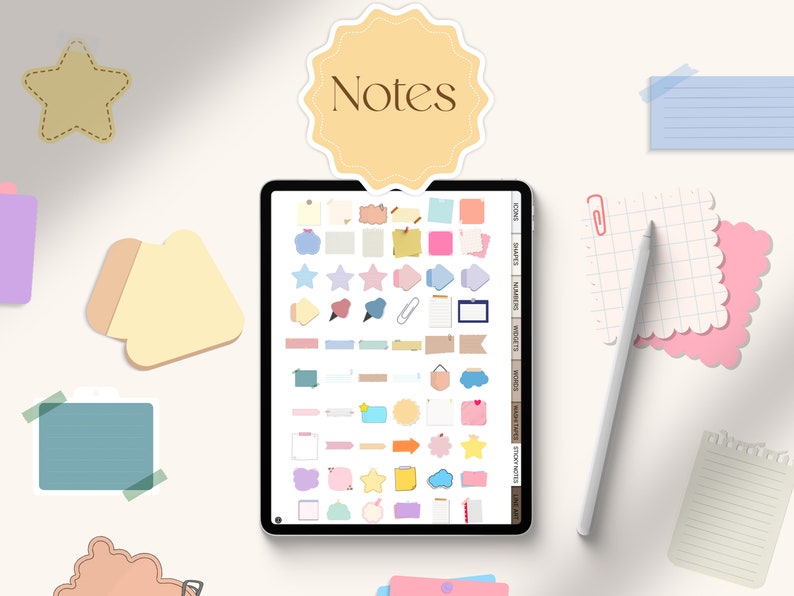 K&ouml;nnte beinhalten: Ein digitales Tablet, auf dem verschiedene bunte digitale Haftnotizen und Notizvorlagen angezeigt werden. Das Tablet ist von verschiedenen physischen Haftnotizen und Notizbl&ouml;cken umgeben, darunter ein rosa Notizblock mit Zacken, ein blauer Notizblock mit Linien und ein gelber Notizblock in Sternform.