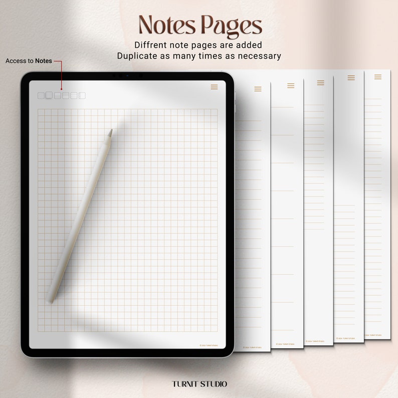 Op de afbeelding: Een digitale tablet met een geblokt notitieblad erop, met een stylus ernaast. De tablet wordt omringd door vijf extra notitiebladen met gestreept papier. De tekst "Notes Pages" staat bovenaan de afbeelding, en de tekst "Access to Notes" staat linksboven in de afbeelding.