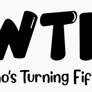 WTF ¿Quién cumple cincuenta?, 50 cumpleaños SVG PNG. Svg vintage, Svg de cumpleaños, sublimación de cumpleaños, aniversario, reunión, SVGStyles