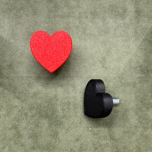 Boulons coeur amour, accessoires de voiture personnalisés, boulons de plaque d&#39;immatriculation pour voiture (Lot de 2)