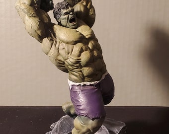 1:10 Scale Incredible Hulk Hand Painted Statue 9&quot; Tall