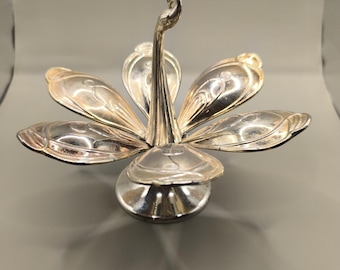 individual feather-shaped ashtrays