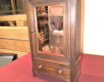 Puppenschrank oder Apothekerschrank