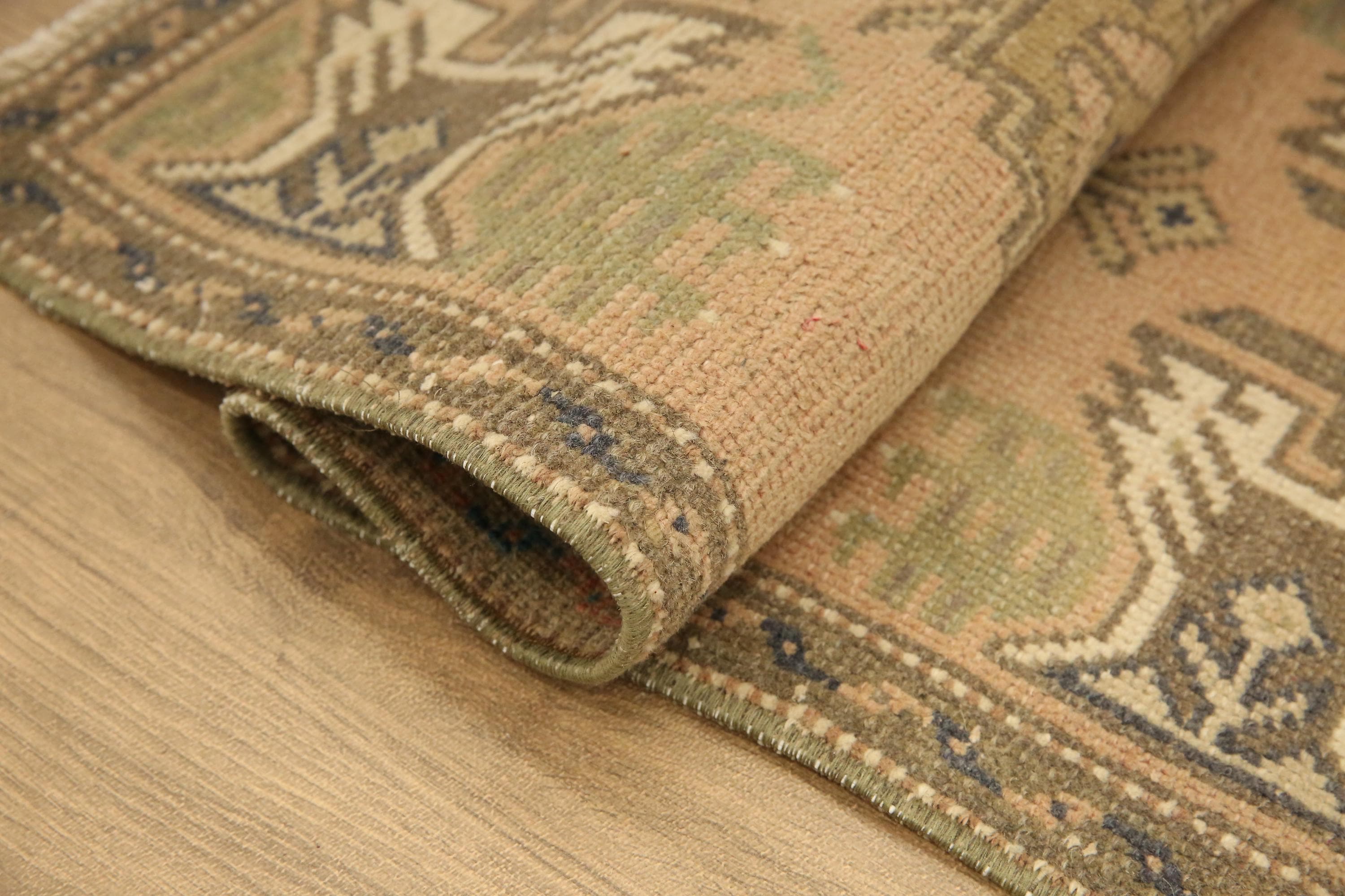 ウーシャク ランナーラグ、ニュートラルカラーラグ、オリエンタルラグ