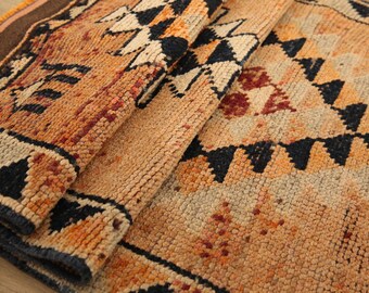 ヴィンテージ ウーシャク ラグ、イラスト入りラグ、レトロ ラグ、玄関