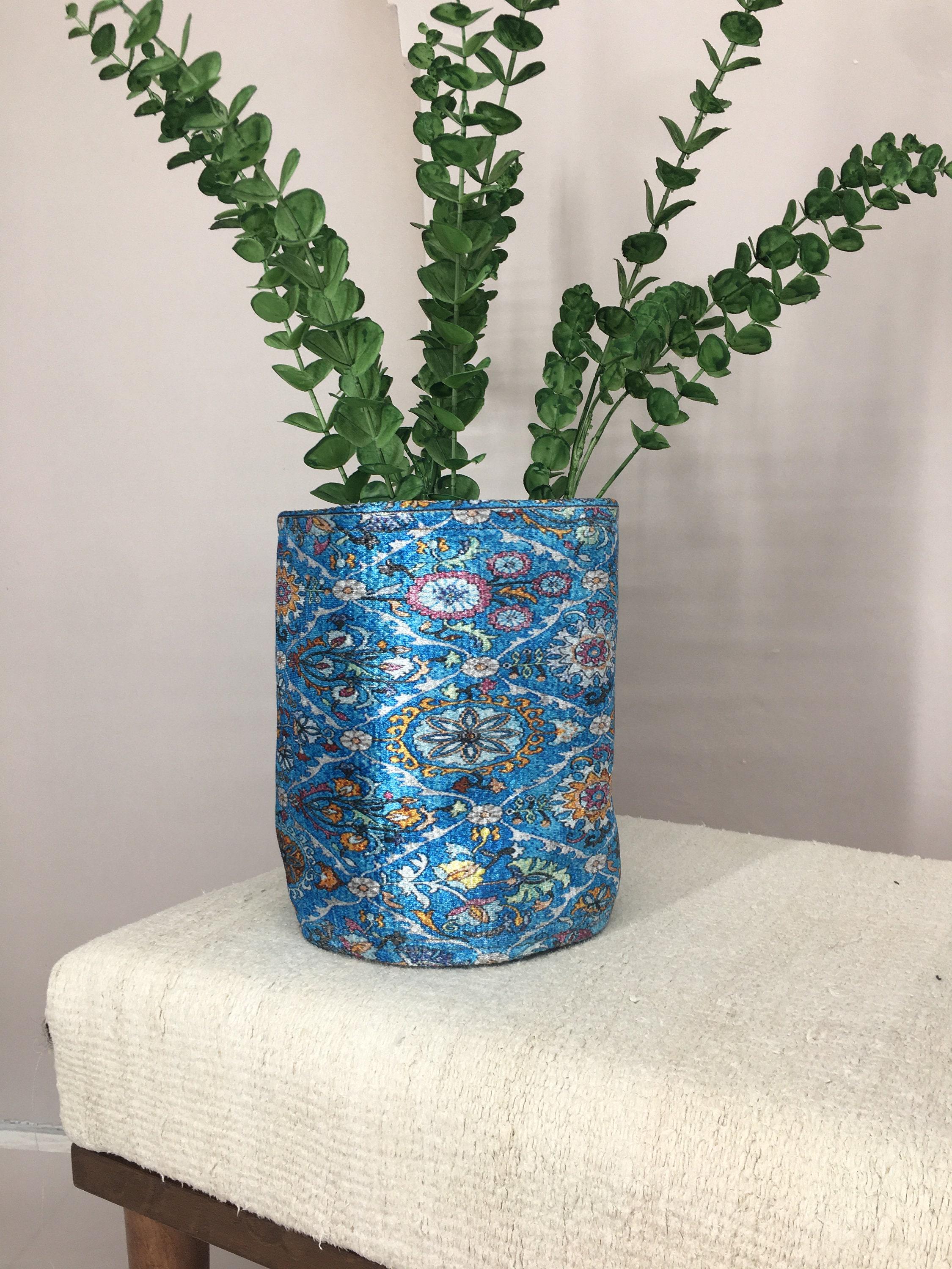 鮮やかなブルーの花柄ファブリックバスケット｜ボヘミアン風おもちゃ