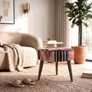 Runder Patchwork Couchtisch | Boho gepolsterter großer Kelim-Osman-Mittelstück
