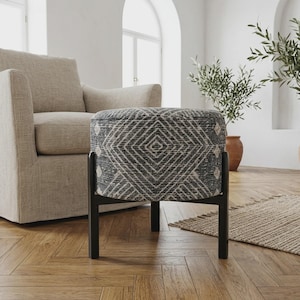 Otomana redonda gris con diseño de diamante envejecido / Puf contemporáneo con base negra