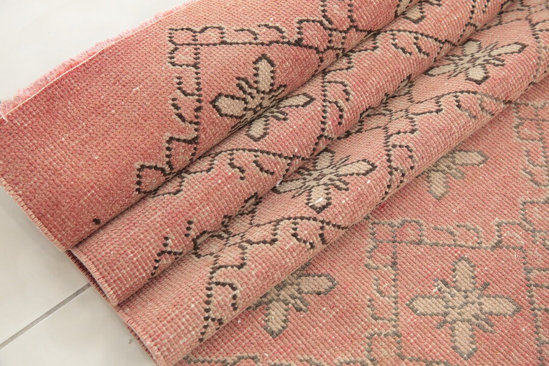 Figurative Rug, Vintage Oushak Rug, Sun Faded Rug, Dining Rug, Turkish