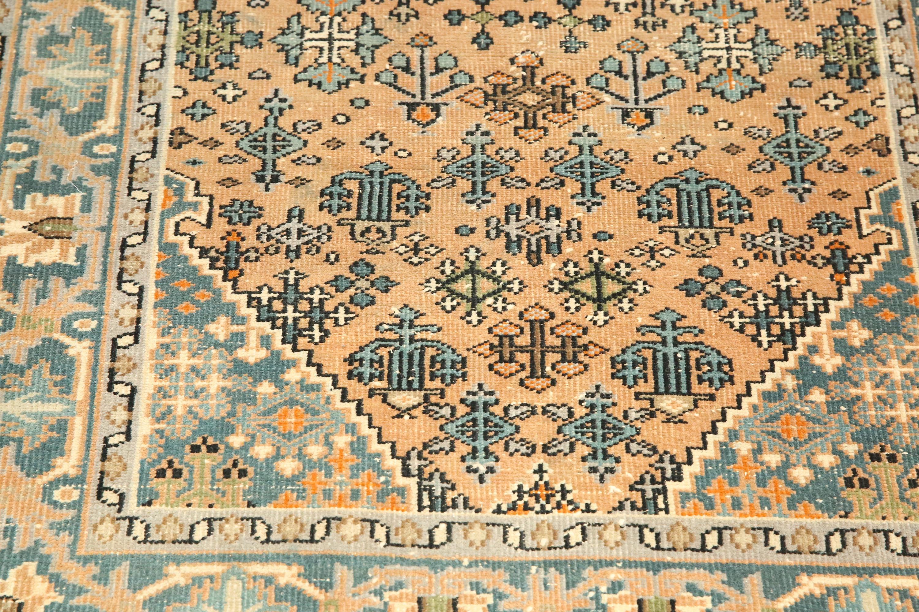 タン色のトルコ絨毯、ターコイズボーダーダイヤモンドヴィンテージ風