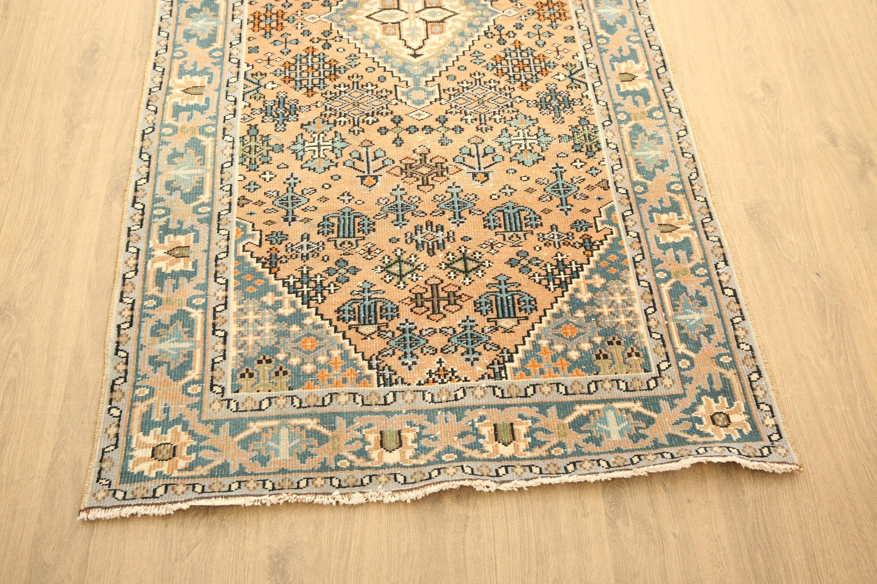タン色のトルコ絨毯、ターコイズボーダーダイヤモンドヴィンテージ風