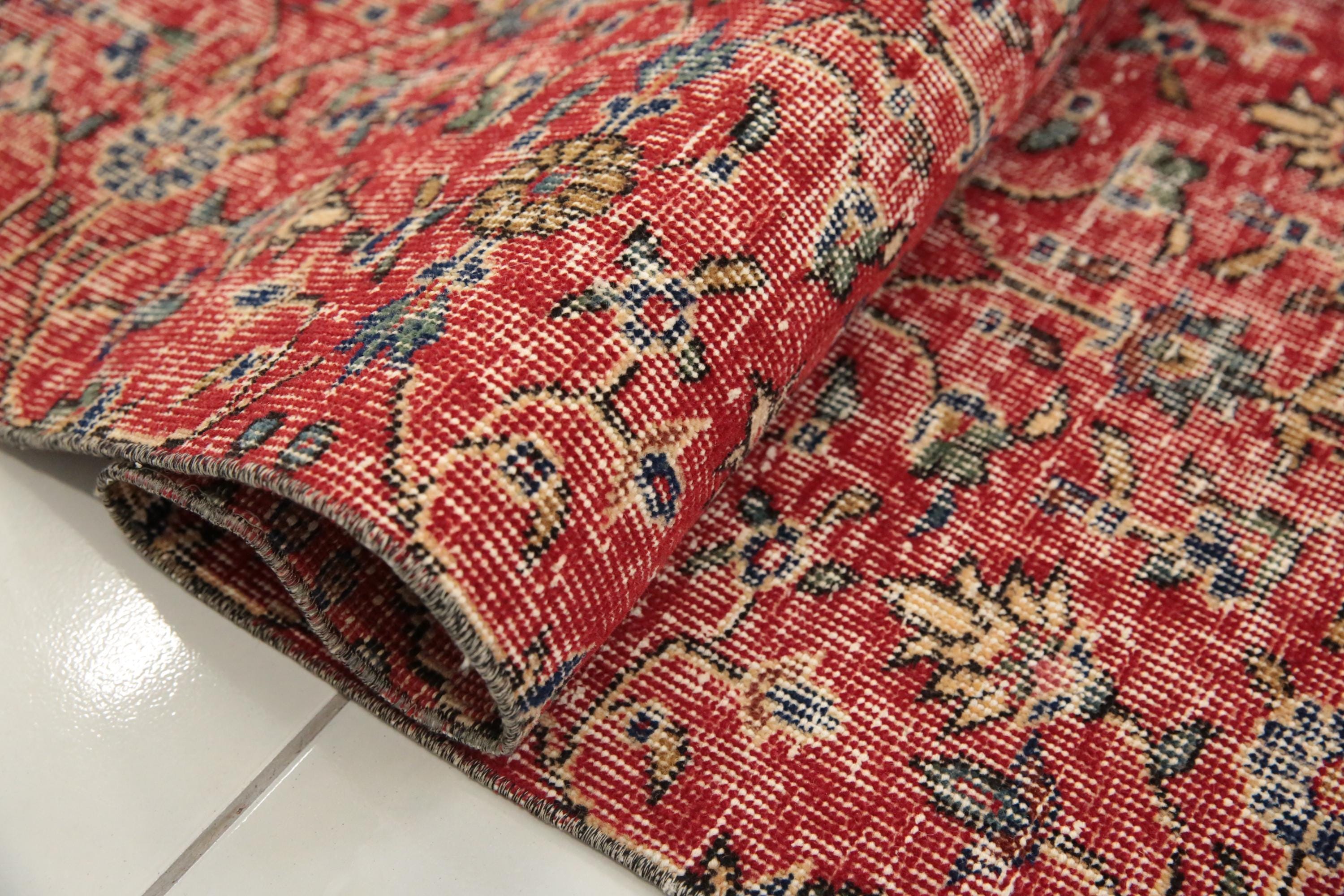 sustainable wool rug, studio rug, floral rug, frontdoor rug, turkish vintage rug, accent rug, red rug, 2.8x5.6 ft, stylish rug, DC 5703