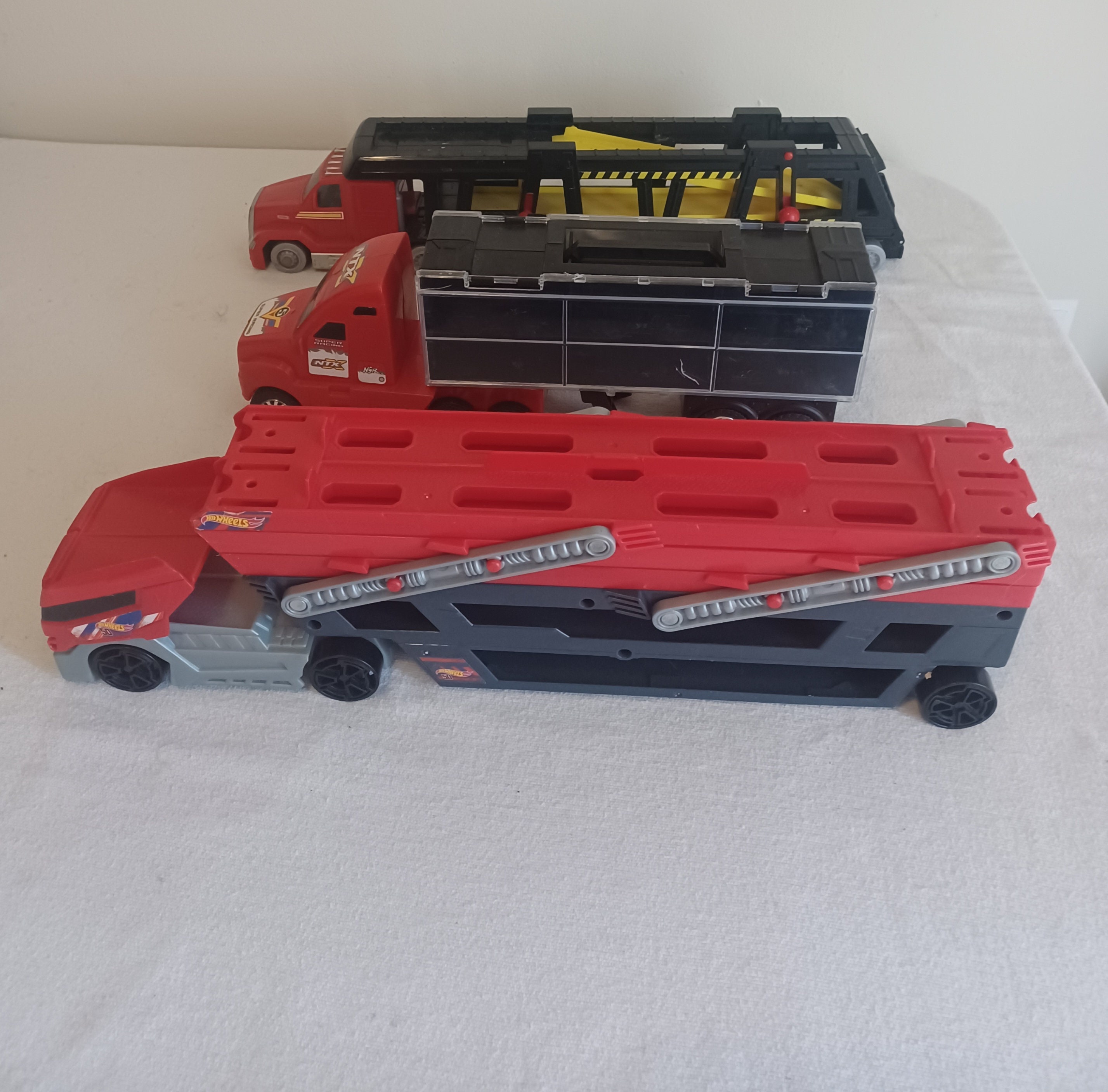 Hot Wheels Truck Mega Hauler 50 Die Cast Cars Toys Review 