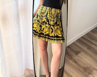 Minifalda de seda barroca Versace en negro y dorado / Pieza de archivo / Hecha en Italia / Talla IT 40